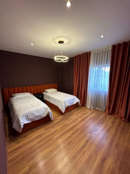 Tirane, jepet me qera apartament 2+1 Kati 3, 134 m² 800 Euro (Farke)