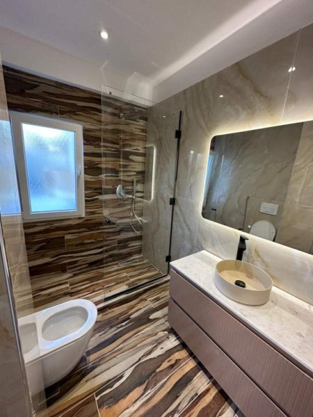 Tirane, jepet me qera apartament 2+1 Kati 3, 134 m² 800 Euro (Farke)