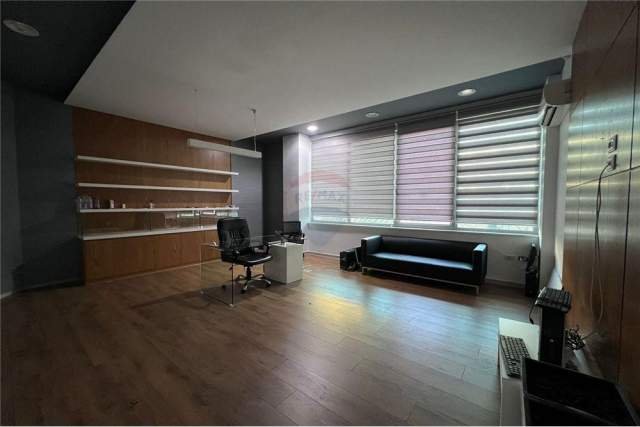 Tirane, jepet me qera zyre Kati 1, 540 m² 4.200 Euro (Selvia)