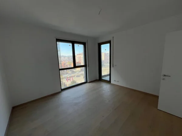 Tirane, shes apartament 2+1+Ballkon Kati 5, 118 m² 170.000 € (AKSES TIRANA)