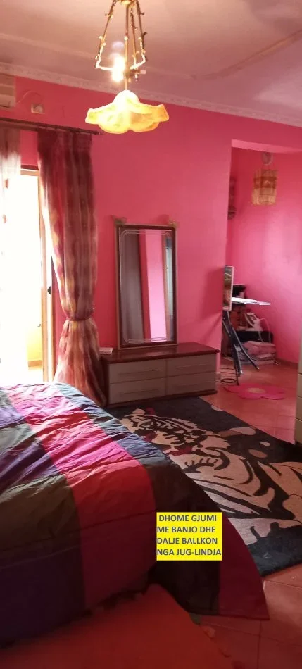 Shitet Apartament i bollshëm, i rinovuar komplet, tip 3+1, me 2-banjo, 2-ballkone, kat 4, pallat ekzistus, sipërfaqa 140m², Cmimi 175'000 €, në rrugën Ali Demi, tek Shkolla "Kushtrimi Lirisë",100 m Lana/Maternitetit Ri dhe 300m nga Ura Brrylit/Unaza Tirane