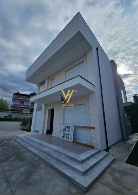 Tirane, shitet Vile 3 Katshe Kati 1, 230 m² 230.000 € (PASKUQAN)