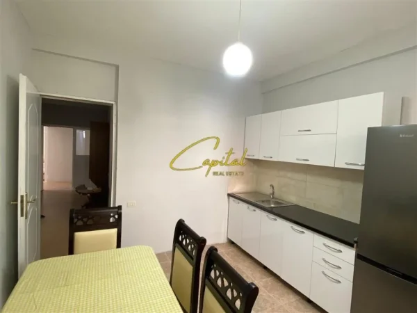 Tirane, jepet me qera apartament 2+1 Kati 1, 100 m² 500 € (RRUGA E DIBRES)