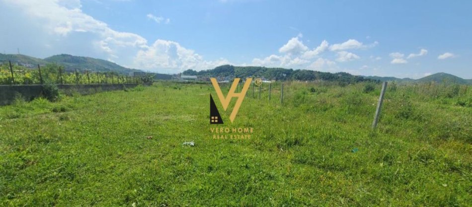 Tirane, shitet toke , 1.000 m² 63.000 € (PEZE)