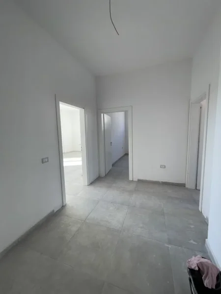 Tirane, shitet apartament 2+1+Ballkon Kati 5, 108 m² 135.000 € (Rruga ali shefqeti)