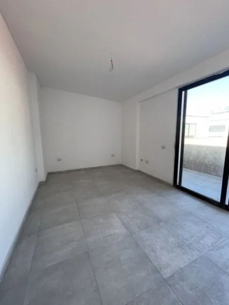 Tirane, shitet apartament 2+1+Ballkon Kati 5, 108 m² 135.000 € (Rruga ali shefqeti)