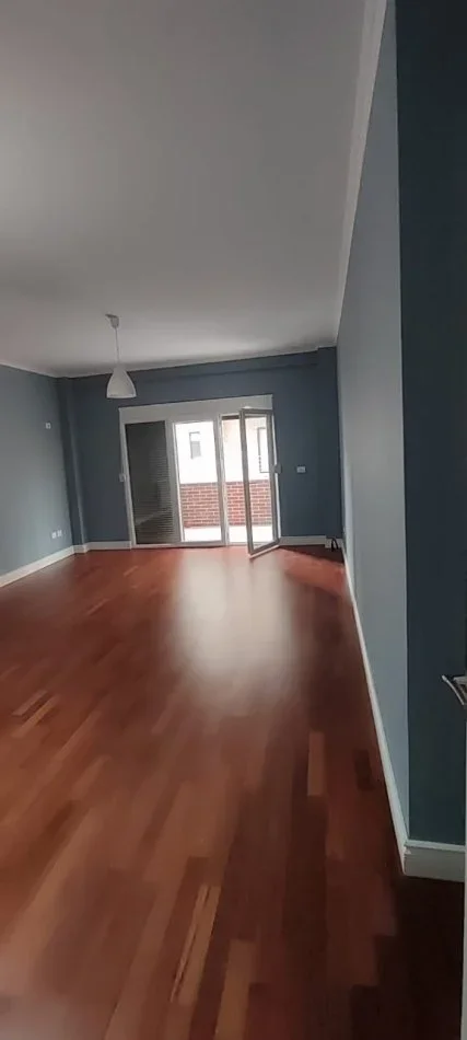 Tirane, jepet me qera apartament 2+1 Kati 1, 80 m² (Fresk)