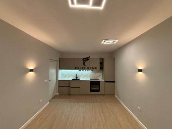 Tirane, jepet me qera zyre Kati 2, 80 m² 700 € (BLLOK)