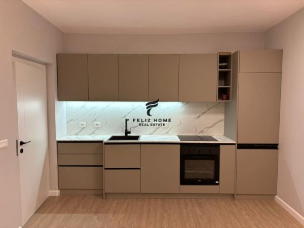 Tirane, jepet me qera zyre Kati 2, 80 m² 700 € (BLLOK)