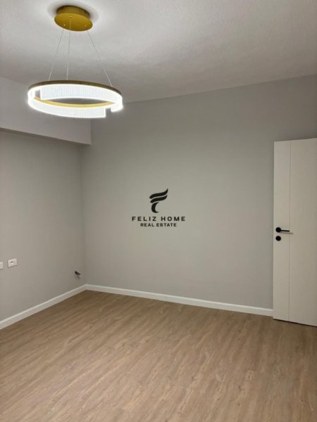 Tirane, jepet me qera zyre Kati 2, 80 m² 700 € (BLLOK)