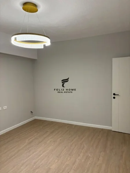 Tirane, jepet me qera zyre Kati 2, 80 m² 700 € (BLLOK)