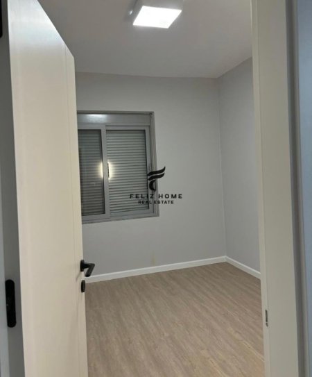 Tirane, jepet me qera zyre Kati 2, 80 m² 700 € (BLLOK)