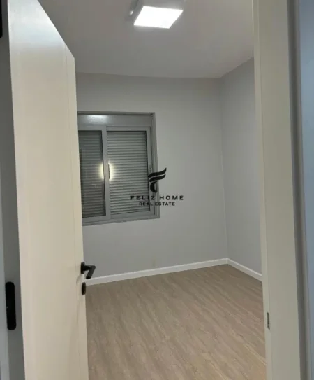 Tirane, jepet me qera zyre Kati 2, 80 m² 700 € (BLLOK)