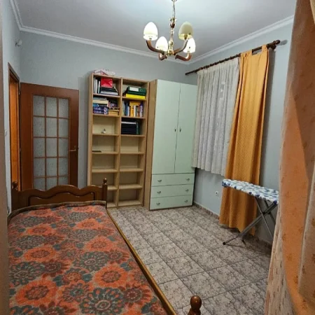 Tirane, jepet me qera Vile 3+1+Aneks+Ballkon Kati 2, 120 m² 800 € (TREGU ELEKTRIK)