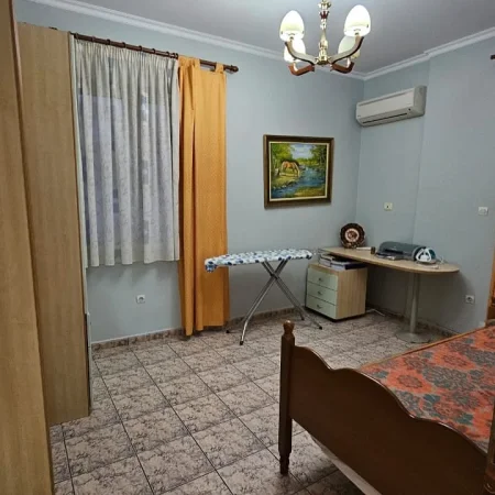 Tirane, jepet me qera Vile 3+1+Aneks+Ballkon Kati 2, 120 m² 800 € (TREGU ELEKTRIK)