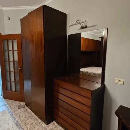 Tirane, jepet me qera Vile 3+1+Aneks+Ballkon Kati 2, 120 m² 800 € (TREGU ELEKTRIK)