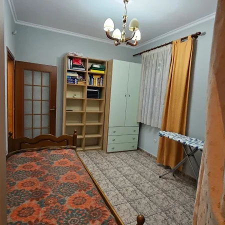 Tirane, jepet me qera Vile 3+1+Aneks+Ballkon Kati 2, 120 m² 800 € (TREGU ELEKTRIK)