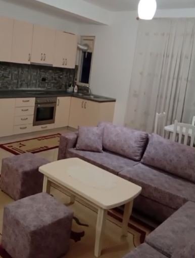 Tirane, jepet me qera apartament 1+1 Kati 3, 50 m² 300 € (KOMBINAT)