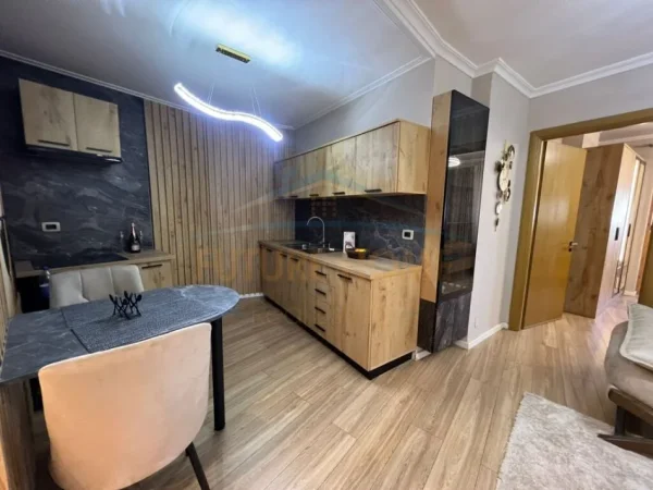 Tirane, shitet apartament 2+1 Kati 9, 112 m² 230.000 € (Myslym Shyri)