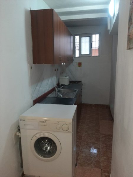 Tirane, jepet me qera apartament 1+1 Kati 1, 47 m² 400 € (Pediatria)