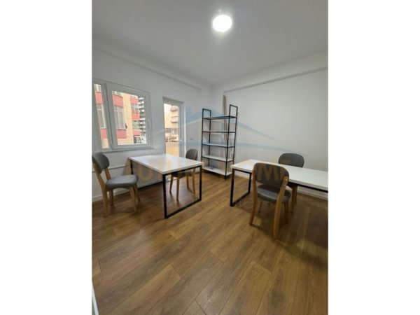 ALF48299 Tirane, jepet me qera zyre Kati 3, 60 m² 800 € (Rruga e Elbasanit)
