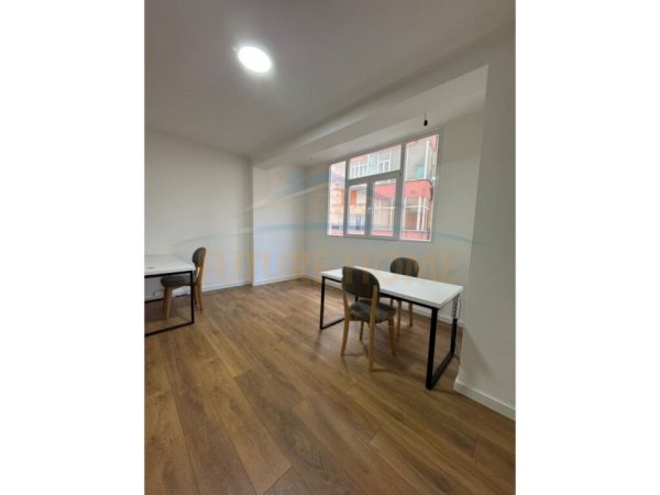 ALF48299 Tirane, jepet me qera zyre Kati 3, 60 m² 800 € (Rruga e Elbasanit)
