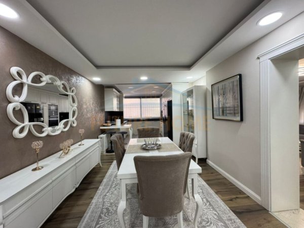 Tirane, jepet me qera apartament duplex 3+1 Kati 1, 160 m² 1.200 € (21 DHJETORI)  UNA48393