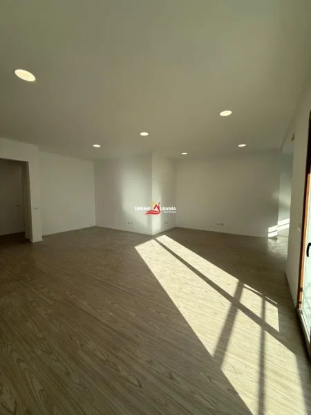 Tirane, jepet me qera ambjent biznesi Kati 6, 180 m² 2.500 € (rr kavajes)