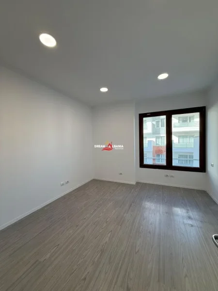 Tirane, jepet me qera ambjent biznesi Kati 6, 180 m² 2.500 € (rr kavajes)