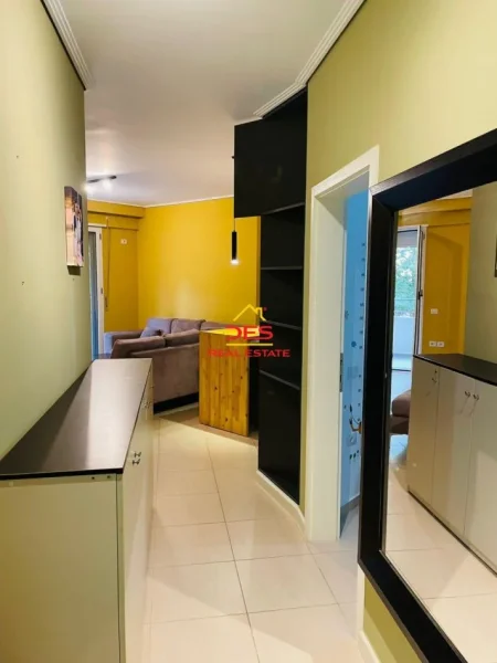 Vlore, jepet me qera apartament 2+1+Ballkon Kati 2, 90 m² 450 € (Rruga Gjergj Arianiti)