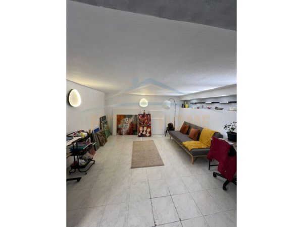 ALF48133 Tirane, shitet ambjent biznesi Kati -1, 28 m² 84.000 € (Komuna e Parisit)