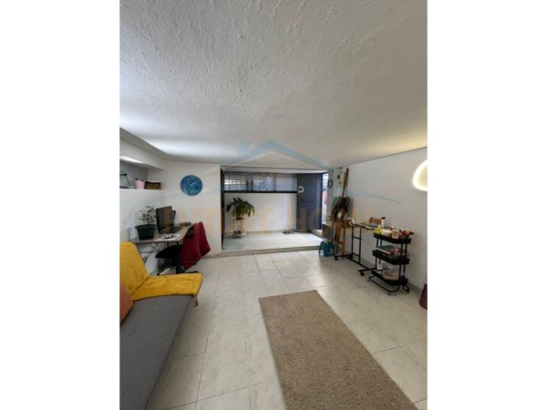ALF48133 Tirane, shitet ambjent biznesi Kati -1, 28 m² 84.000 € (Komuna e Parisit)
