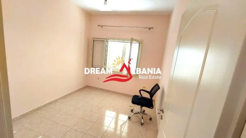 Tirane, shitet apartament 3+1 Kati 1, 150 m² 257.000 € (fresk)