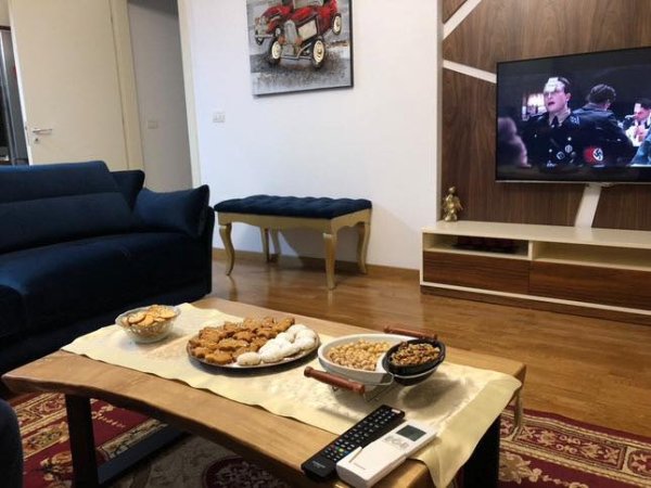 Tirane, jepet me qera apartament 2+1+Ballkon Kati 3, 95 m² 600 € (Rr. Peti te Liqeni i Thate)