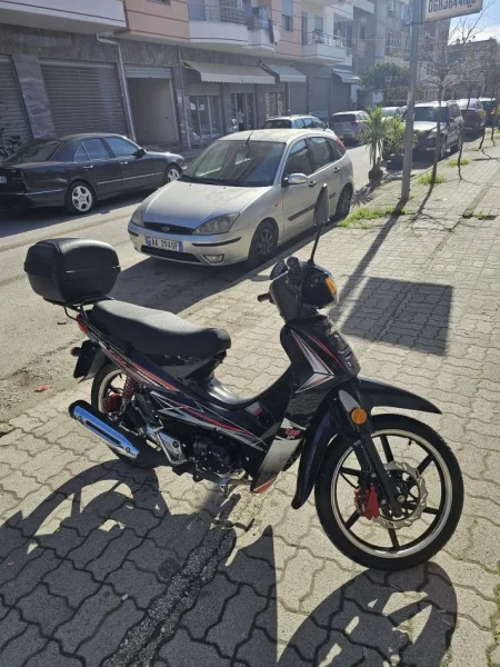 Vlore, shes Motociklete , e zeze 1.400 €
