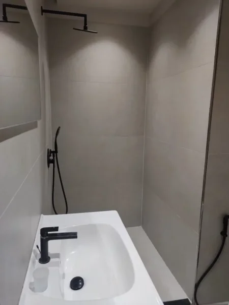 Shitet Apartament 2+1 , 100 m² 300.000 € (Rruga e Kosovareve)