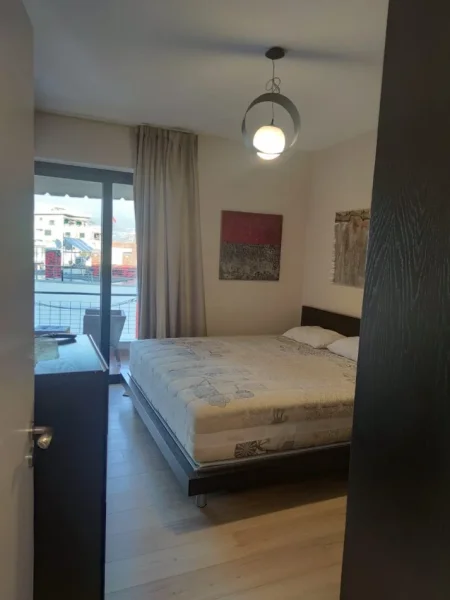 Shitet Apartament 2+1 , 100 m² 300.000 € (Rruga e Kosovareve)