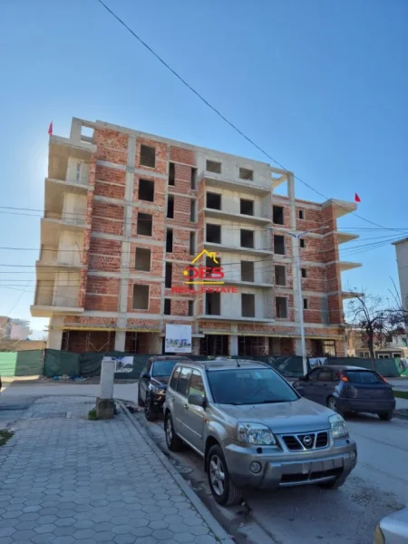 Vlore, shitet apartament 2+1+Ballkon Kati 3, 80 m² 112.350 € (Rruga Mis Durhan)