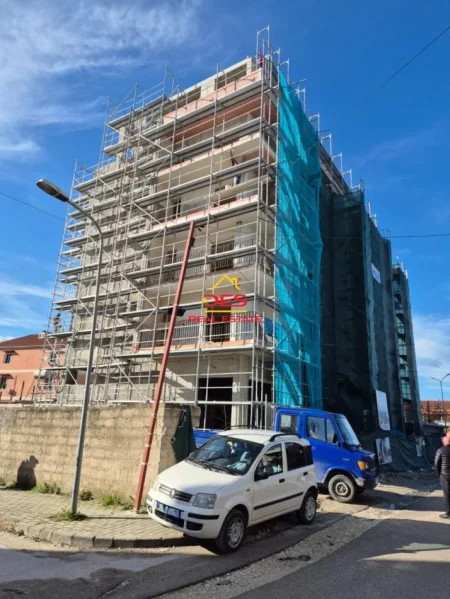 Vlore, shitet apartament 2+1+Ballkon Kati 3, 80 m² 112.350 € (Rruga Mis Durhan)