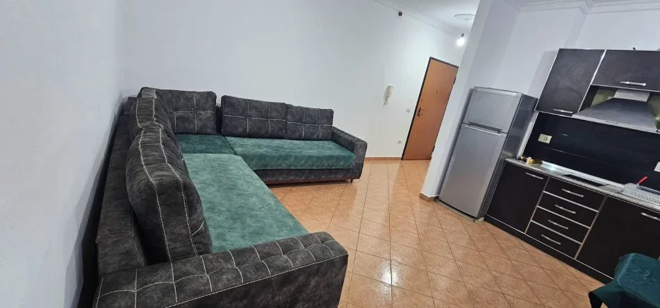 Tirane, jepet me qera apartament 1+1 Kati 6, 62 m² 400 € (Yzberisht)