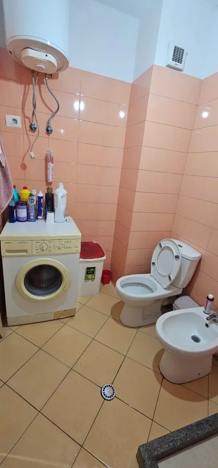 Tirane, jepet me qera apartament 1+1 Kati 6, 62 m² 400 € (Yzberisht)