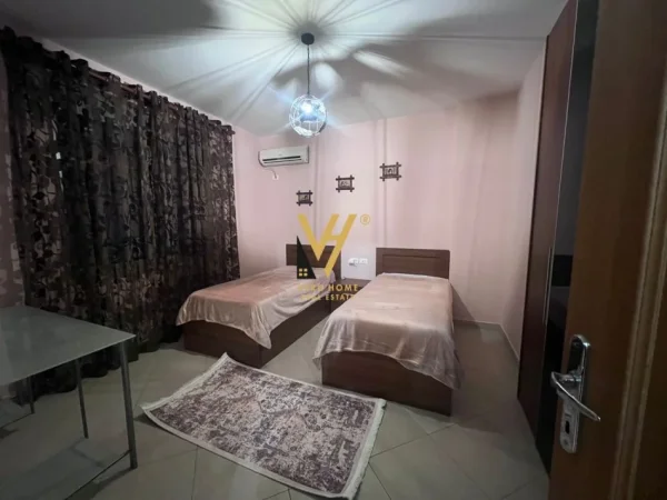 Tirane, jepet me qera apartament 3+1+Ballkon Kati 5, 155 m² 1.200 € (ZOGU I ZI)