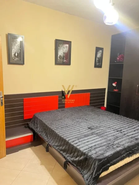 Tirane, jepet me qera apartament 3+1+Ballkon Kati 5, 155 m² 1.200 € (ZOGU I ZI)