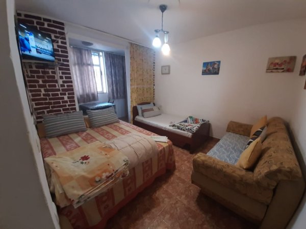 Tirane, jepet me qera apartament 1+1 Kati 1, 47 m² 400 € (Xhamllik)
