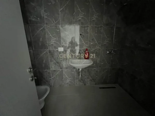 Tirane, jepet me qera 3+1+Ballkon Kati 5, 130 m² 600 € (rruga dibres)