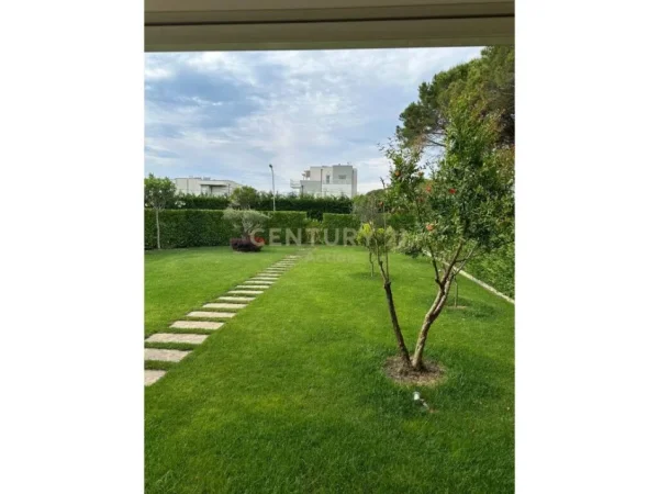 Durres, shes Vile 2+1+Aneks+Ballkon Kati 2, 400 m² 550.000 € (rruga gjiri i lalezit)