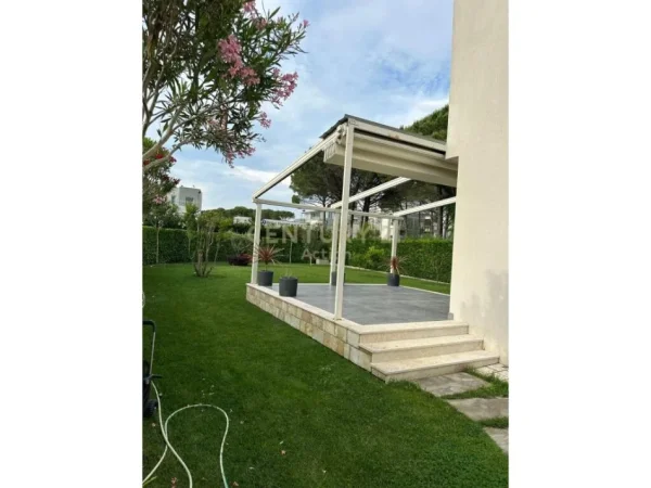 Durres, shes Vile 2+1+Aneks+Ballkon Kati 2, 400 m² 550.000 € (rruga gjiri i lalezit)