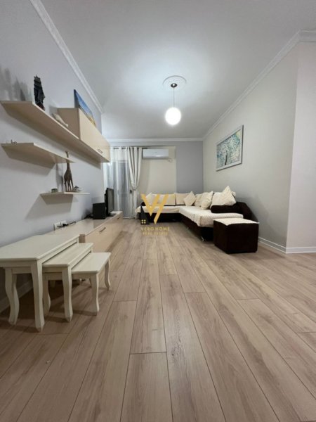 Tirane, jepet me qera apartament 1+1+Ballkon Kati 3, 75 m² 450 € (ASTIR)