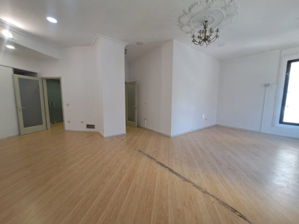 Tirane, jepet me qera zyre Kati 1, 80 m² 1.520 € (QENDER)
