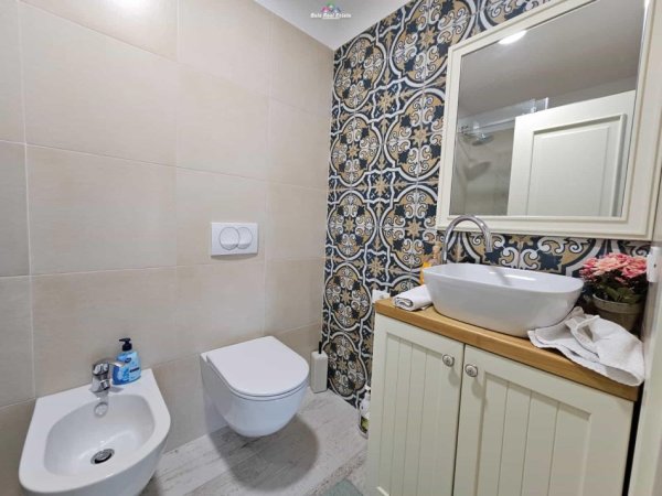 Tirane, jepet me qera apartament 2+1 Kati 4, 190 m² 1.000 € (kodra e diellit 2)